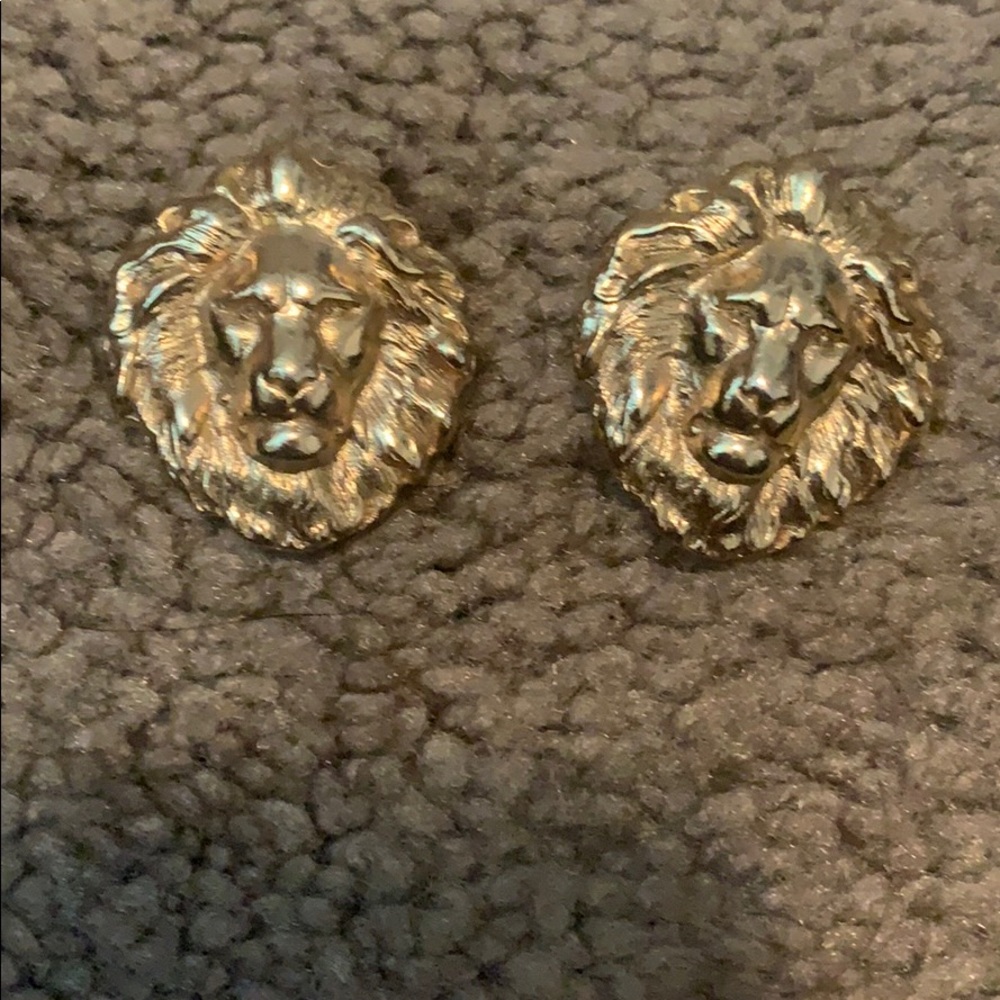 Gold vintage lion earrings